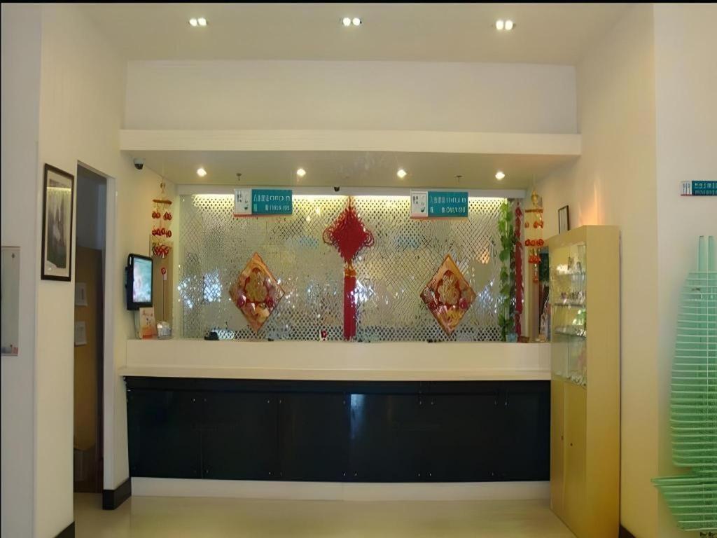 Jinjiang Inn Qingdao Wuxi Square Nanjing Road Metro Station מראה חיצוני תמונה