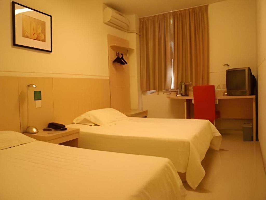 Jinjiang Inn Qingdao Wuxi Square Nanjing Road Metro Station מראה חיצוני תמונה