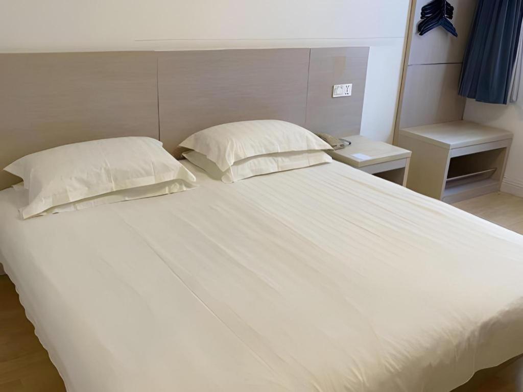 Jinjiang Inn Qingdao Wuxi Square Nanjing Road Metro Station מראה חיצוני תמונה