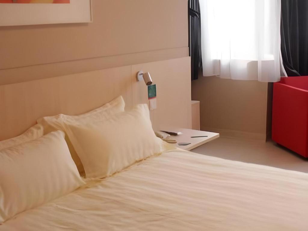 Jinjiang Inn Qingdao Wuxi Square Nanjing Road Metro Station מראה חיצוני תמונה